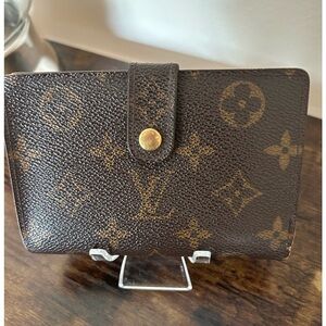 Authentic Louis Vuitton Kiss Lock Wallet